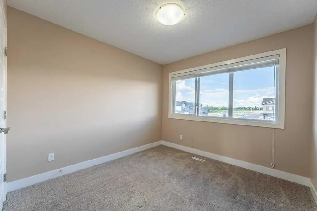 1241 Westmount Drive Strathmore AB T1Y 1Y6