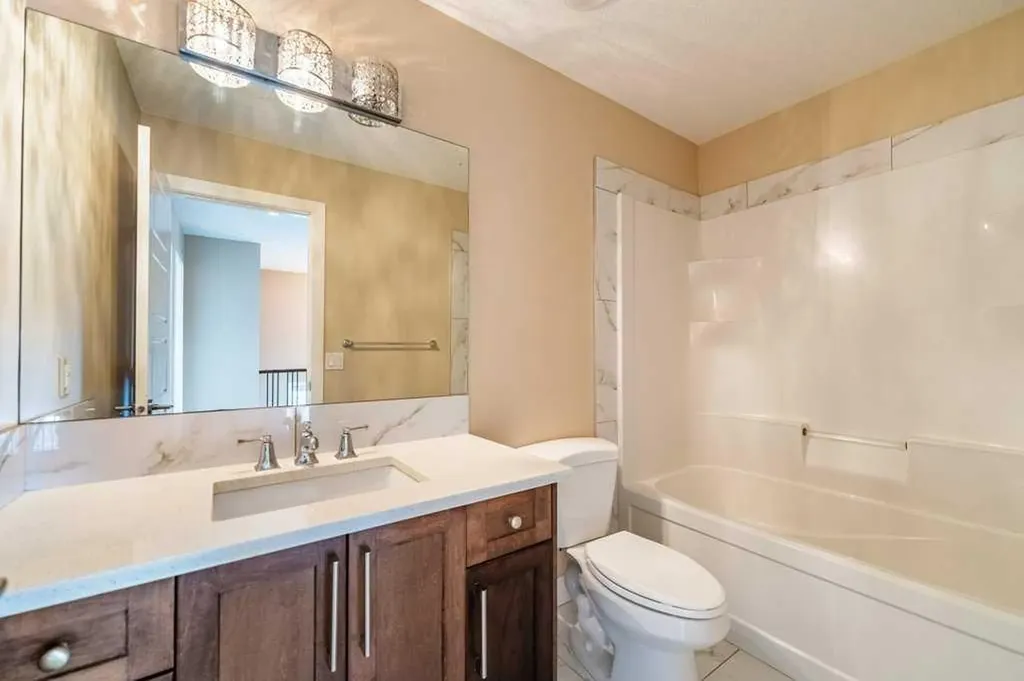 1241 Westmount Drive Strathmore AB T1Y 1Y6