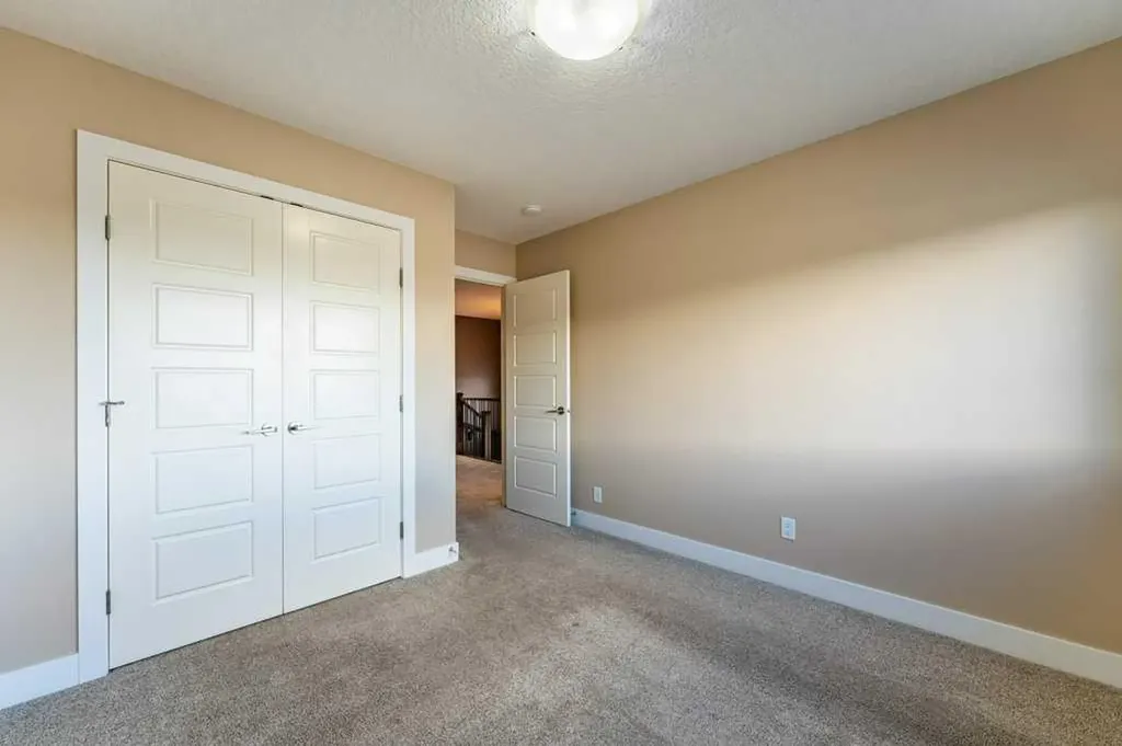 1241 Westmount Drive Strathmore AB T1Y 1Y6