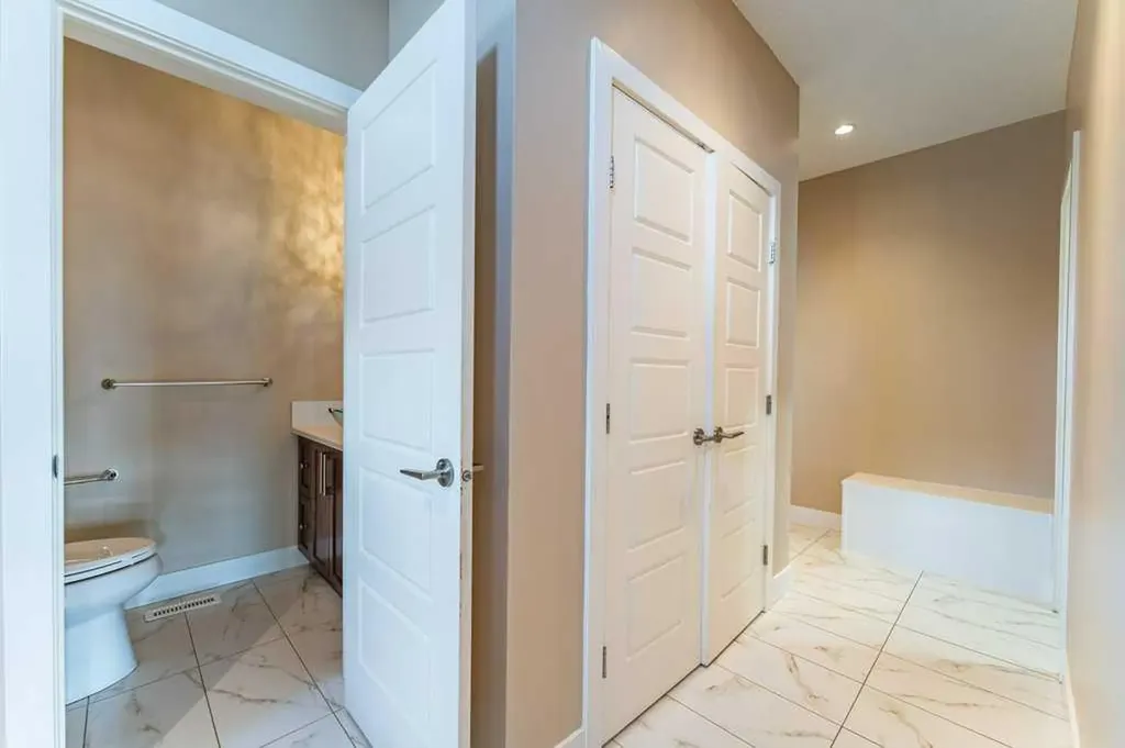 1241 Westmount Drive Strathmore AB T1Y 1Y6