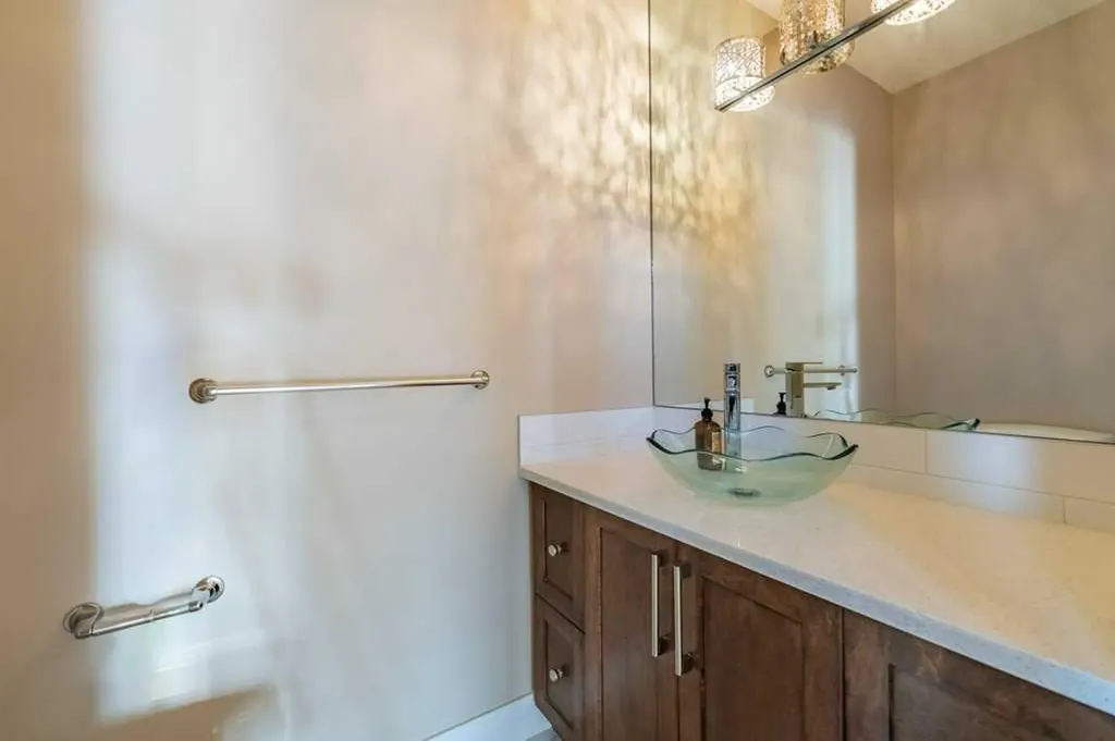 1241 Westmount Drive Strathmore AB T1Y 1Y6