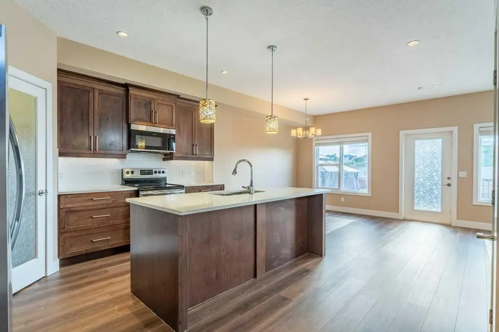 1241 Westmount Drive Strathmore AB T1Y 1Y6