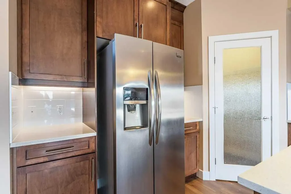 1241 Westmount Drive Strathmore AB T1Y 1Y6