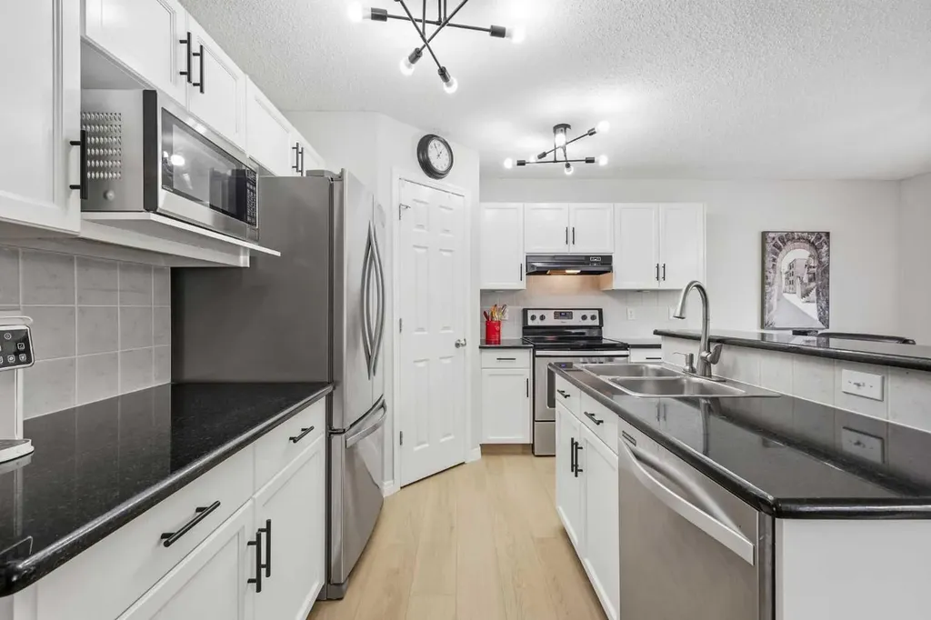 16 Evansbrooke Rise Calgary AB T3P 1C6