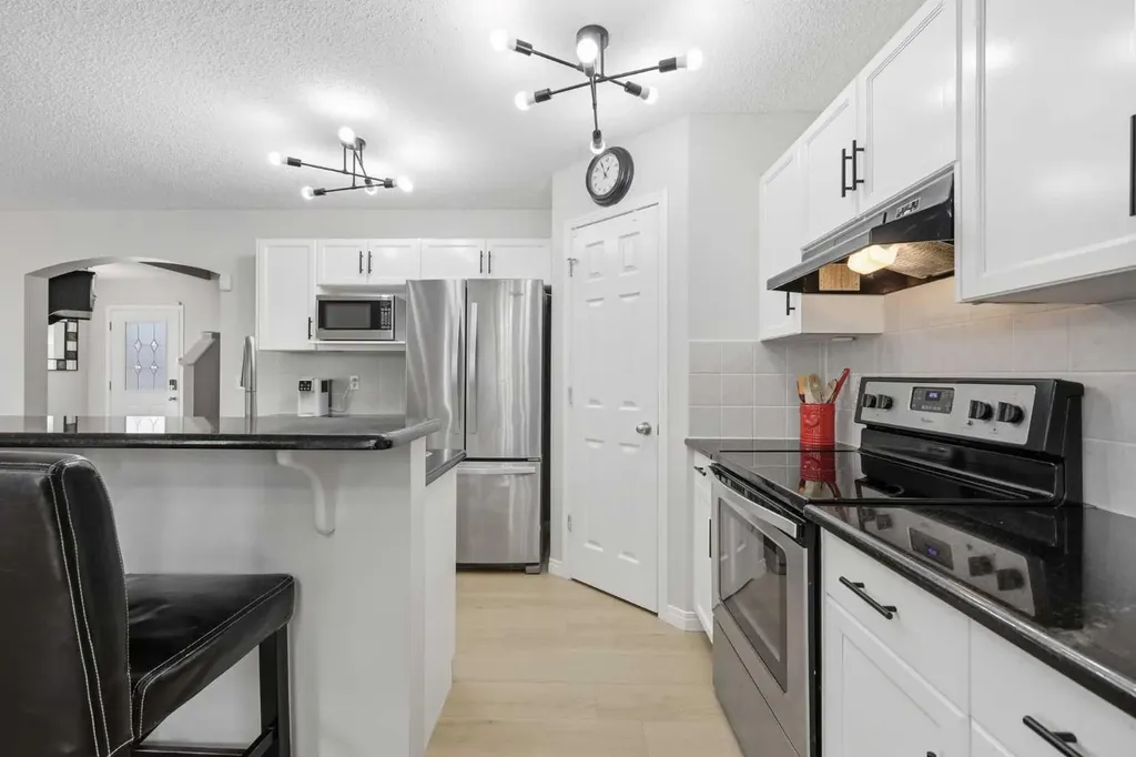 16 Evansbrooke Rise Calgary AB T3P 1C6