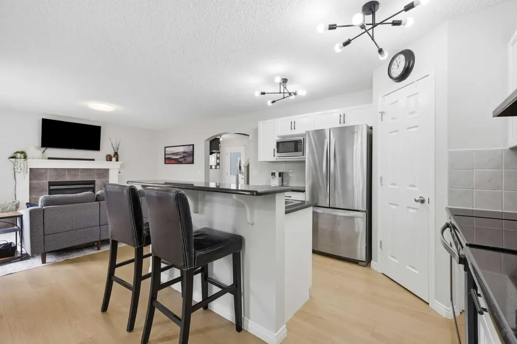16 Evansbrooke Rise Calgary AB T3P 1C6