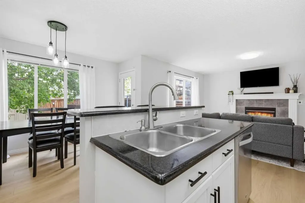 16 Evansbrooke Rise Calgary AB T3P 1C6