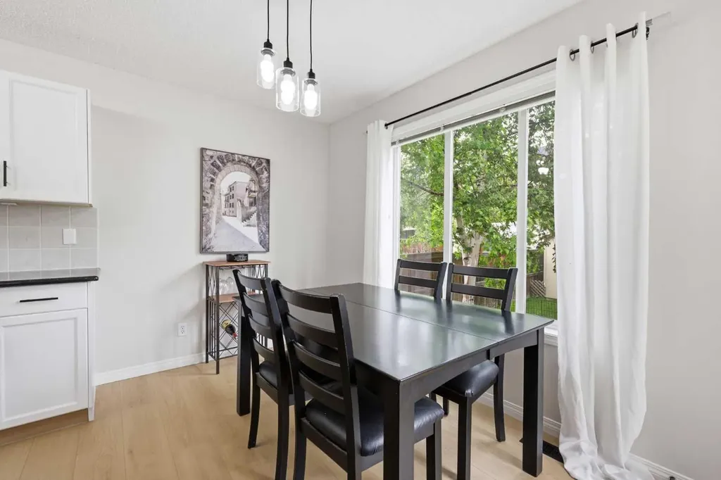 16 Evansbrooke Rise Calgary AB T3P 1C6