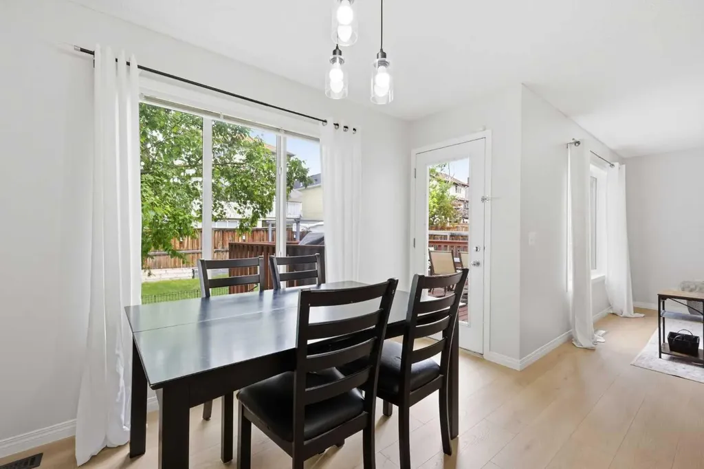 16 Evansbrooke Rise Calgary AB T3P 1C6