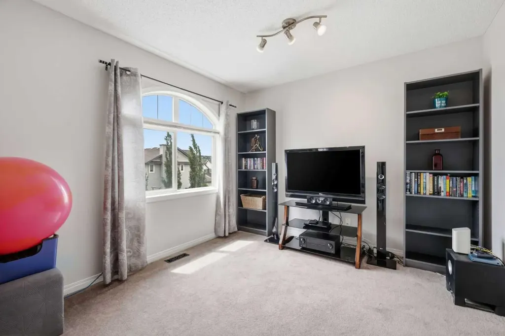 16 Evansbrooke Rise Calgary AB T3P 1C6