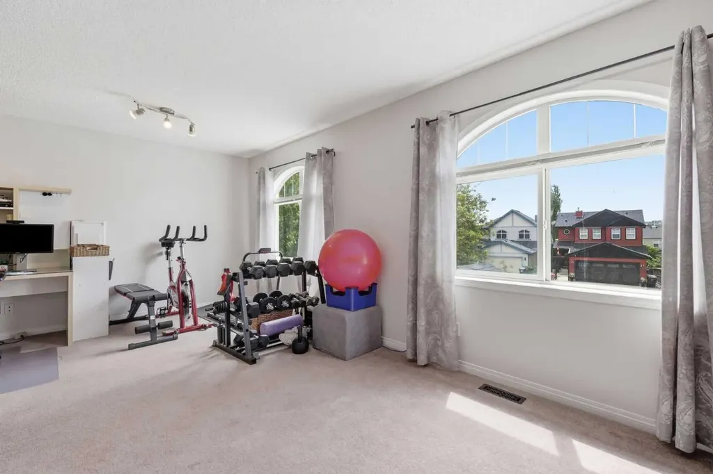 16 Evansbrooke Rise Calgary AB T3P 1C6
