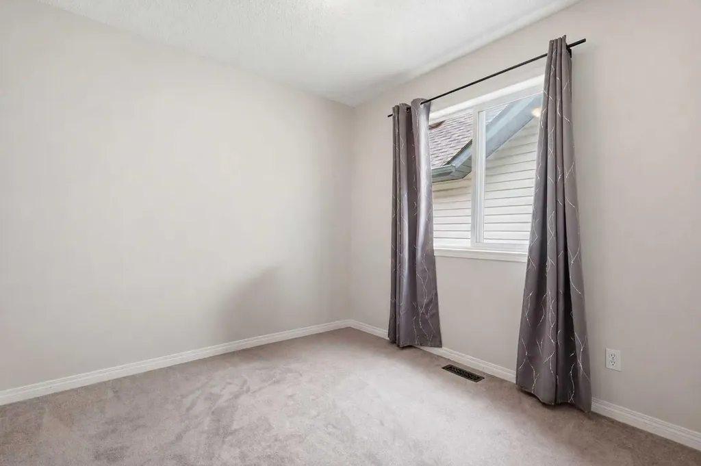 16 Evansbrooke Rise Calgary AB T3P 1C6