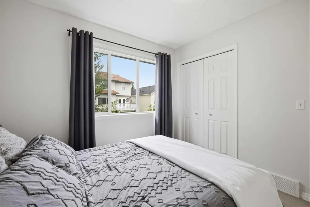 16 Evansbrooke Rise Calgary AB T3P 1C6