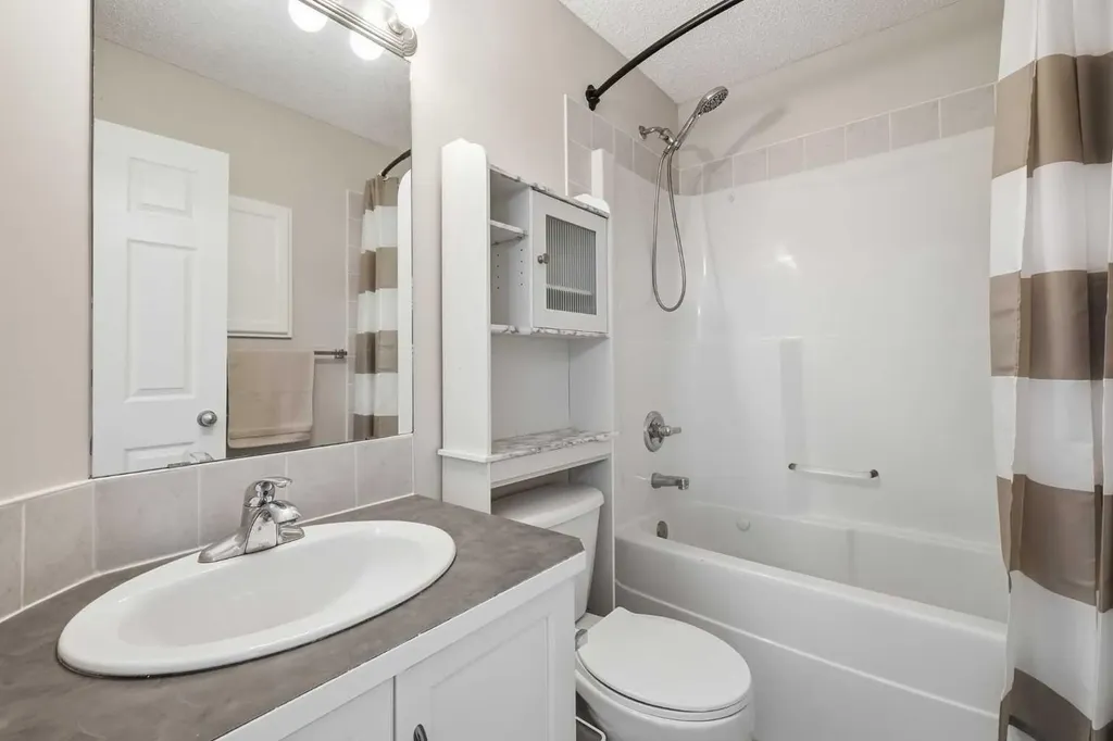 16 Evansbrooke Rise Calgary AB T3P 1C6