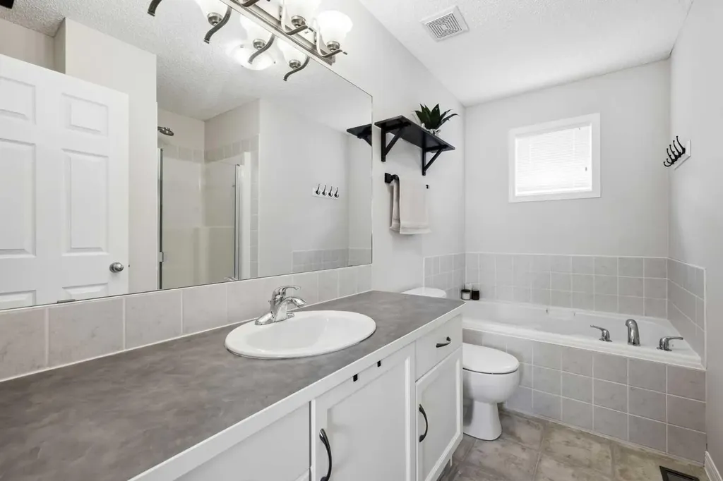 16 Evansbrooke Rise Calgary AB T3P 1C6
