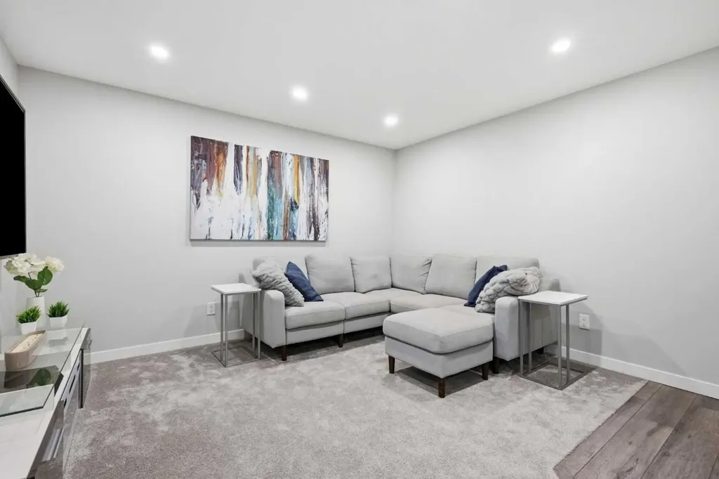 16 Evansbrooke Rise Calgary AB T3P 1C6