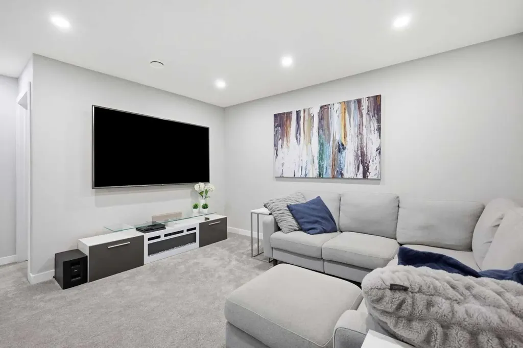 16 Evansbrooke Rise Calgary AB T3P 1C6
