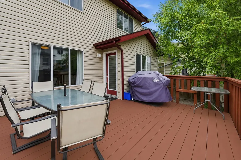 16 Evansbrooke Rise Calgary AB T3P 1C6