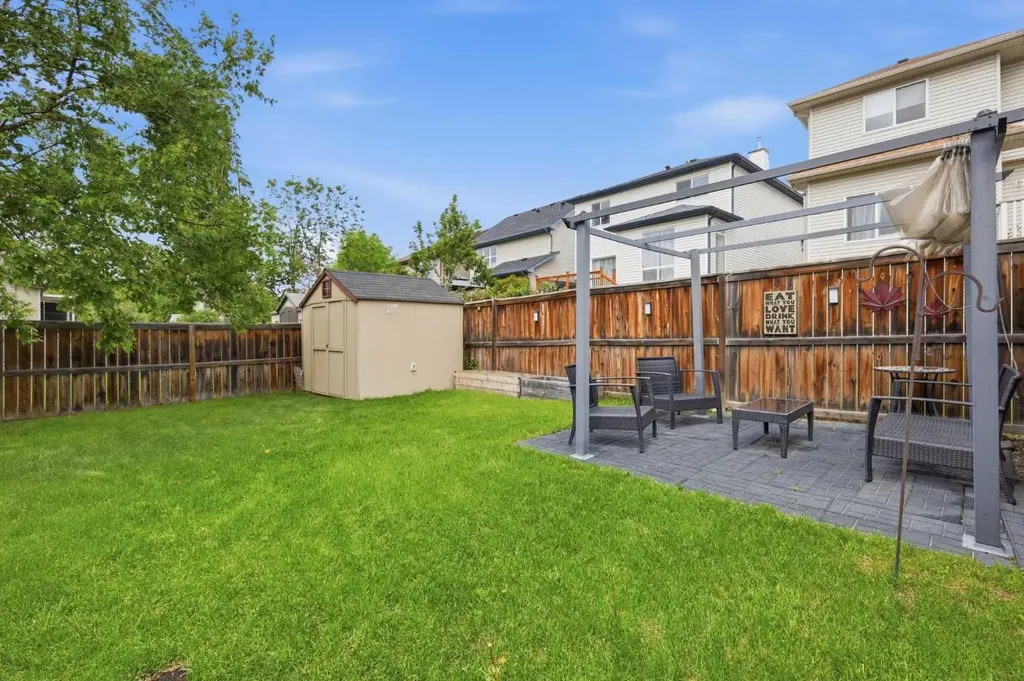 16 Evansbrooke Rise Calgary AB T3P 1C6