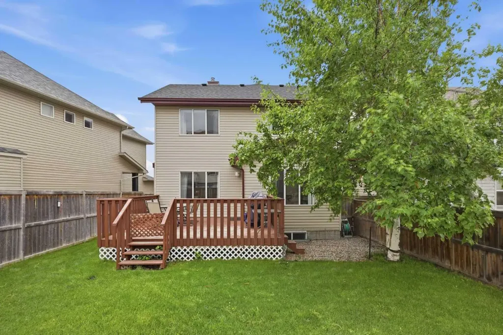 16 Evansbrooke Rise Calgary AB T3P 1C6