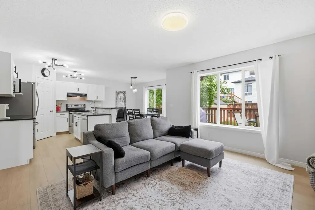 16 Evansbrooke Rise Calgary AB T3P 1C6