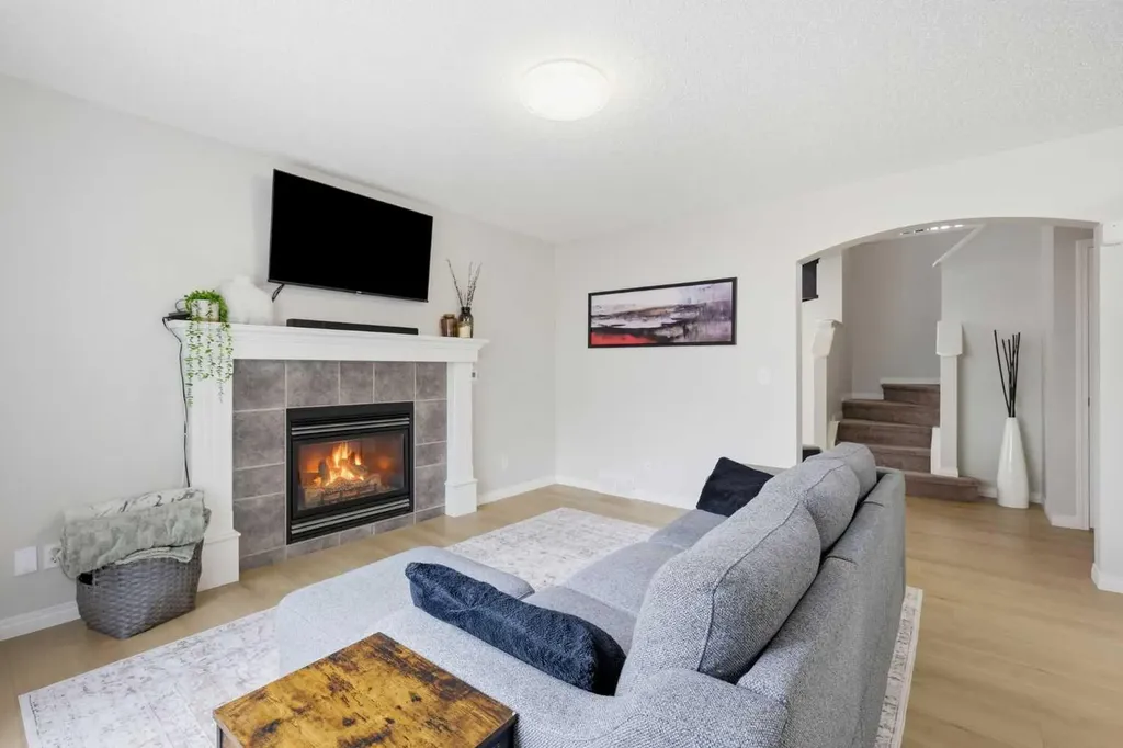 16 Evansbrooke Rise Calgary AB T3P 1C6