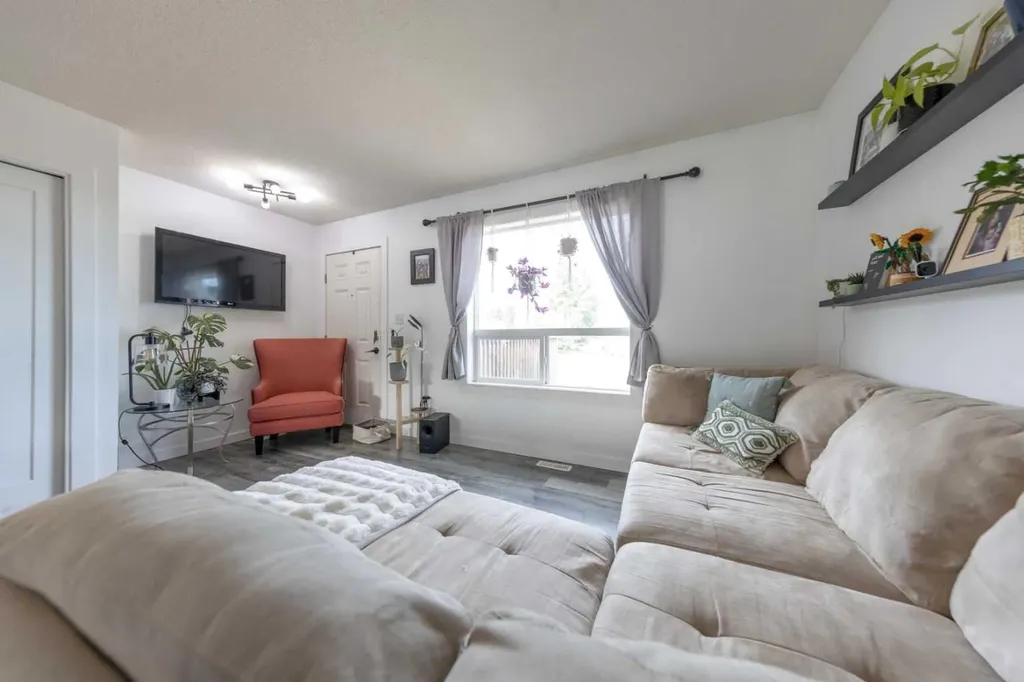 307 7 Avenue Paradise Hill SK S0M2G0
