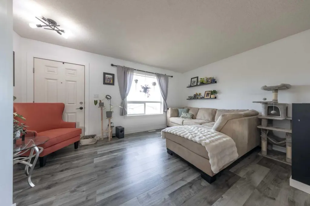 307 7 Avenue Paradise Hill SK S0M2G0