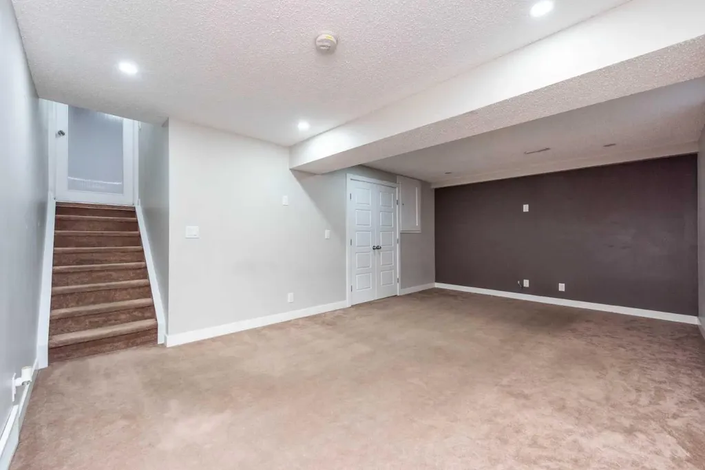 244 Riverglen Place SE Calgary AB T2C 3T4