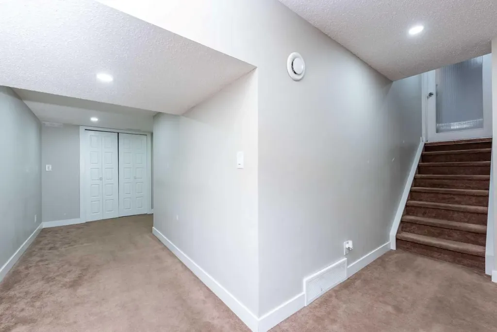244 Riverglen Place SE Calgary AB T2C 3T4