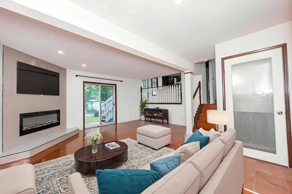 244 Riverglen Place SE Calgary AB T2C 3T4