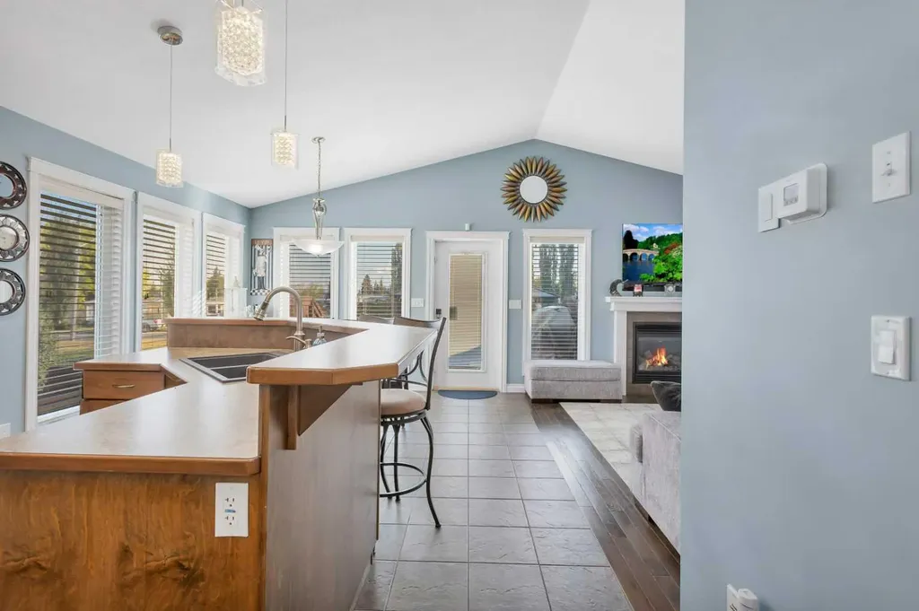 5 Heritage Drive Penhold AB T0M 1R0