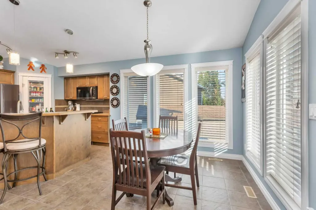 5 Heritage Drive Penhold AB T0M 1R0