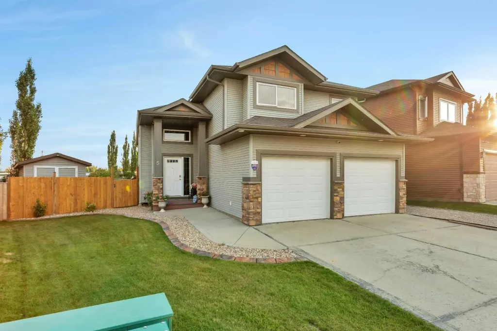 5 Heritage Drive Penhold AB T0M 1R0