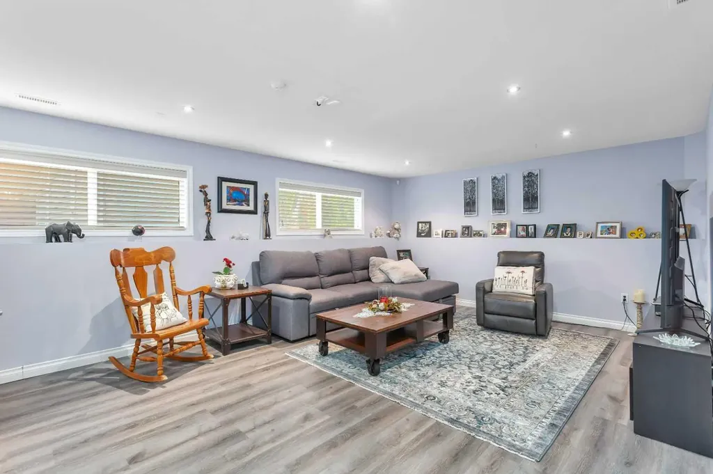5 Heritage Drive Penhold AB T0M 1R0
