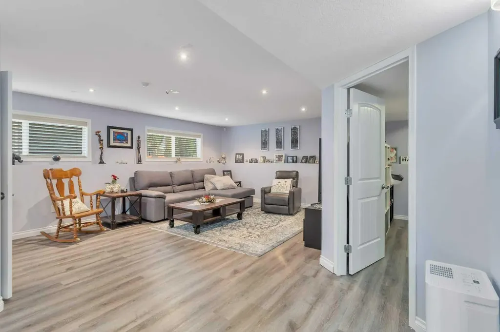 5 Heritage Drive Penhold AB T0M 1R0