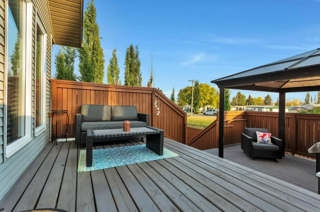 5 Heritage Drive Penhold AB T0M 1R0