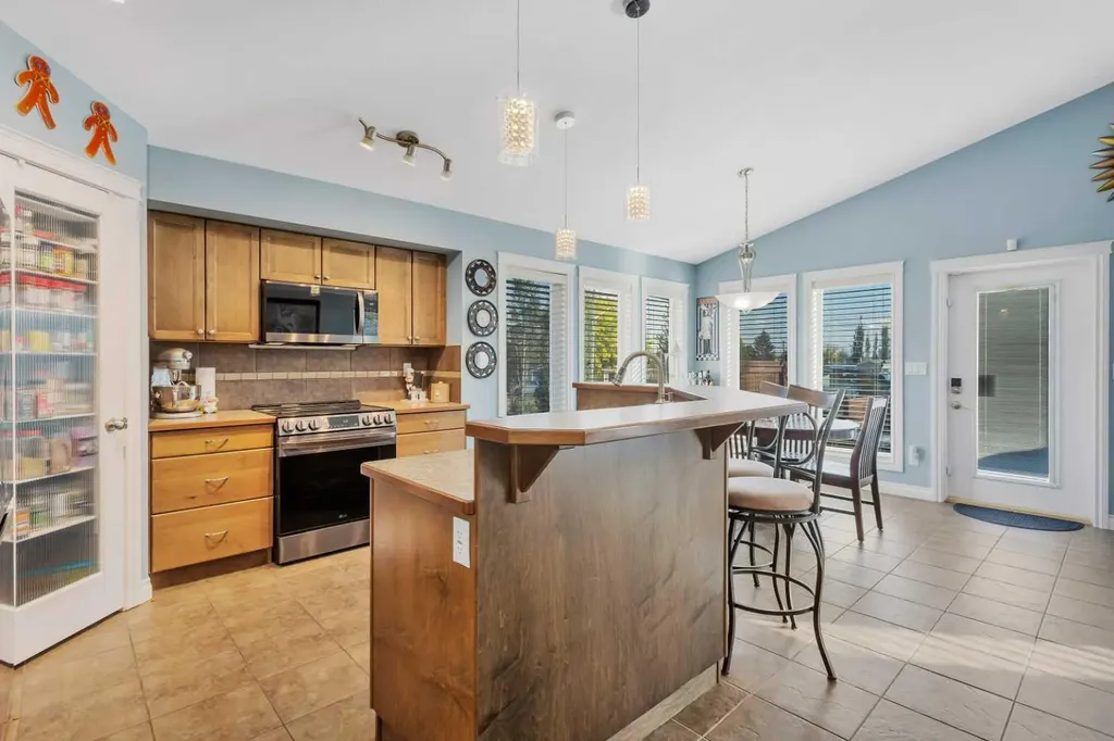 5 Heritage Drive Penhold AB T0M 1R0