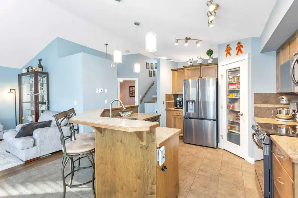 5 Heritage Drive Penhold AB T0M 1R0