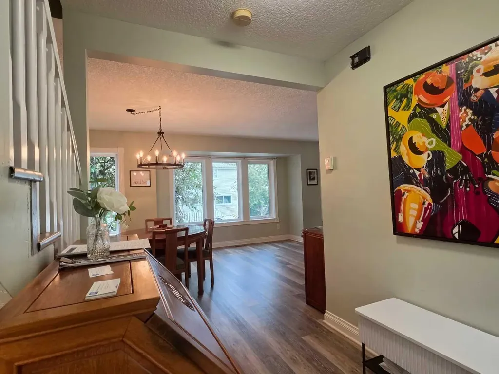 672 Killarney Glen Court SW Calgary AB T3E 7H4