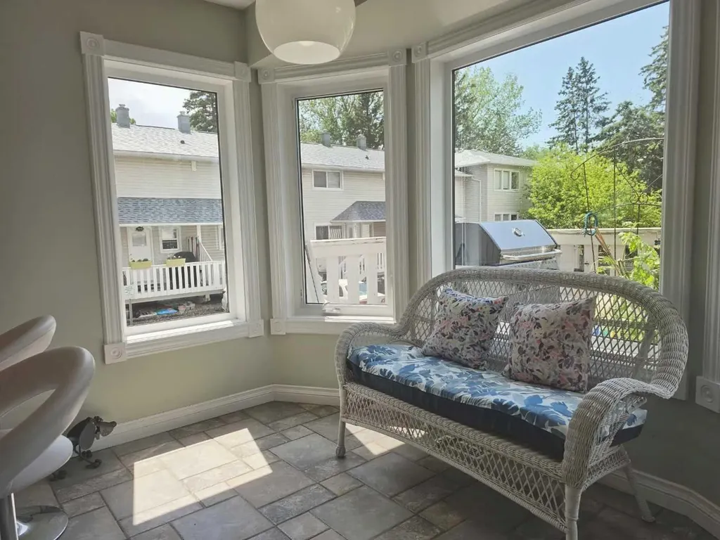 672 Killarney Glen Court SW Calgary AB T3E 7H4
