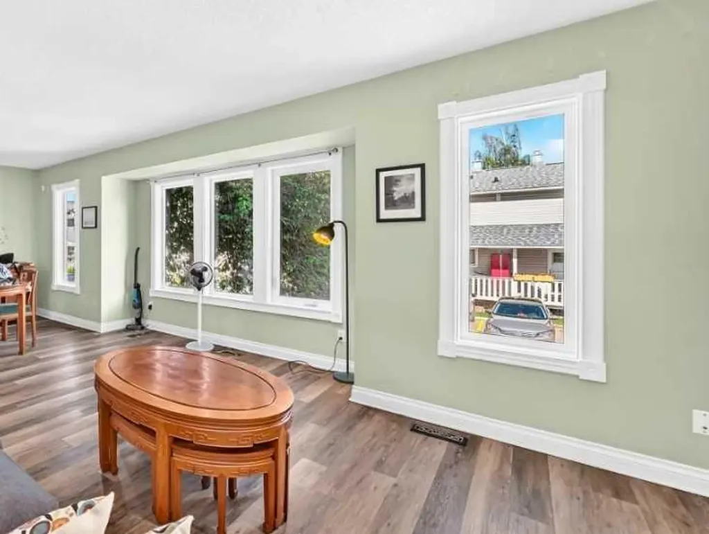 672 Killarney Glen Court SW Calgary AB T3E 7H4