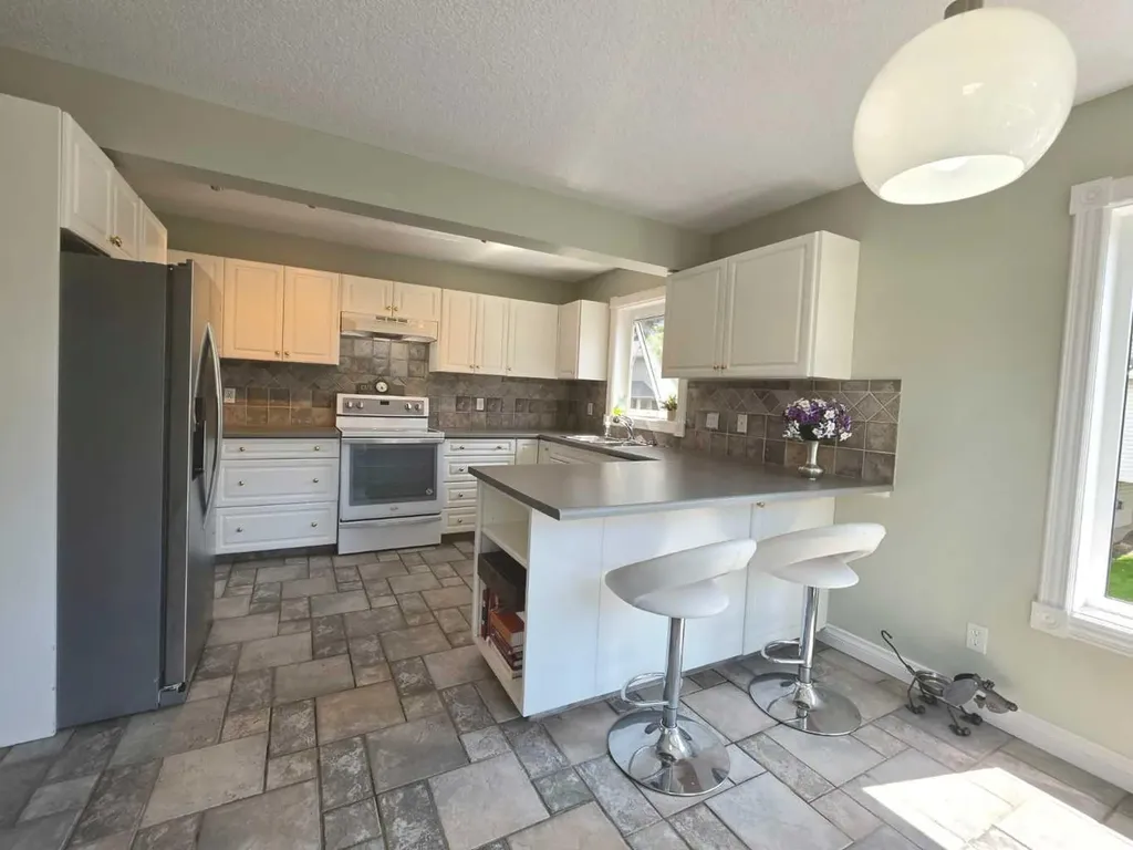 672 Killarney Glen Court SW Calgary AB T3E 7H4