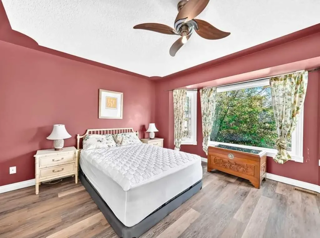 672 Killarney Glen Court SW Calgary AB T3E 7H4