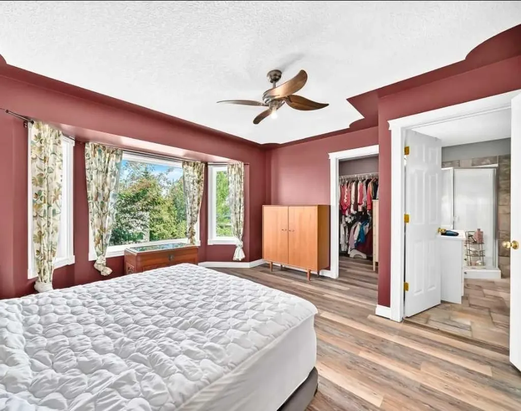 672 Killarney Glen Court SW Calgary AB T3E 7H4
