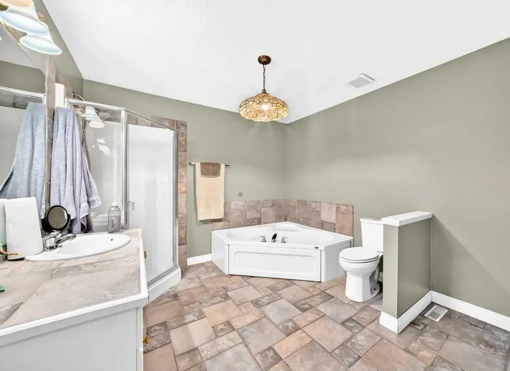 672 Killarney Glen Court SW Calgary AB T3E 7H4