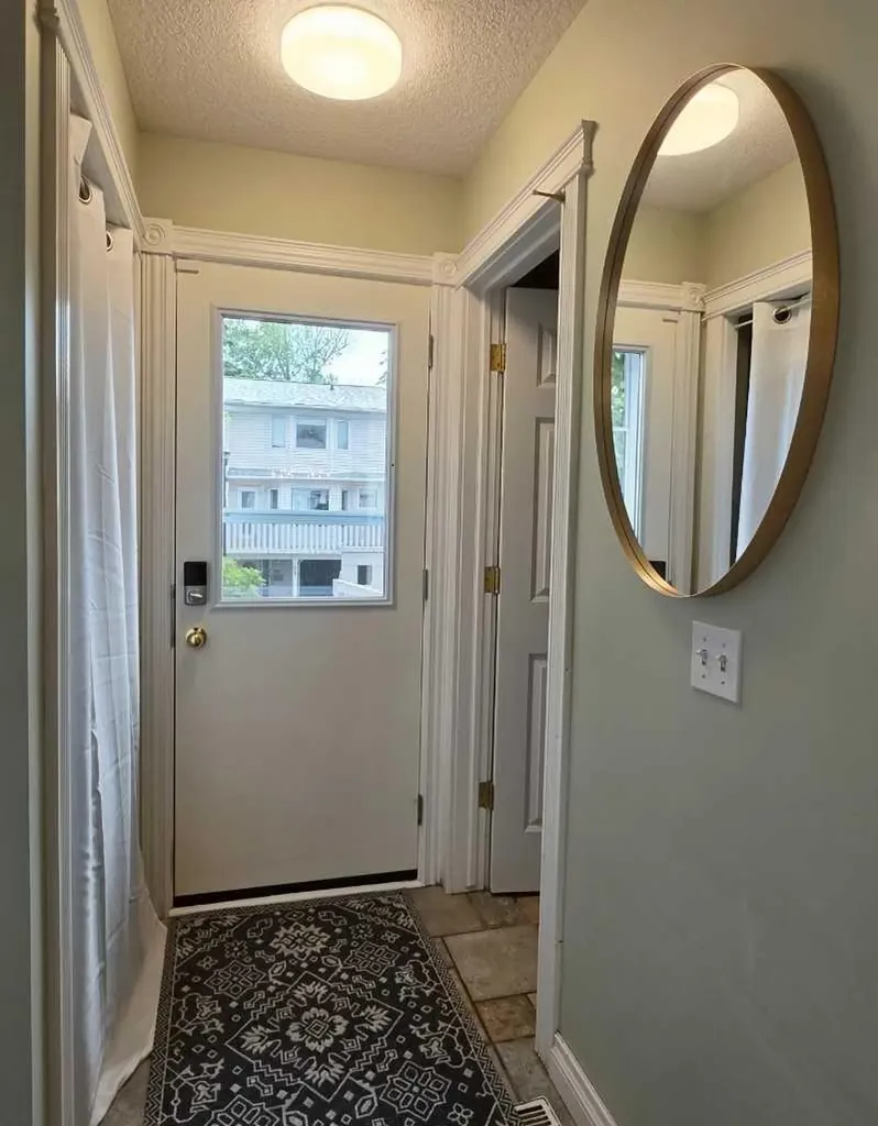 672 Killarney Glen Court SW Calgary AB T3E 7H4