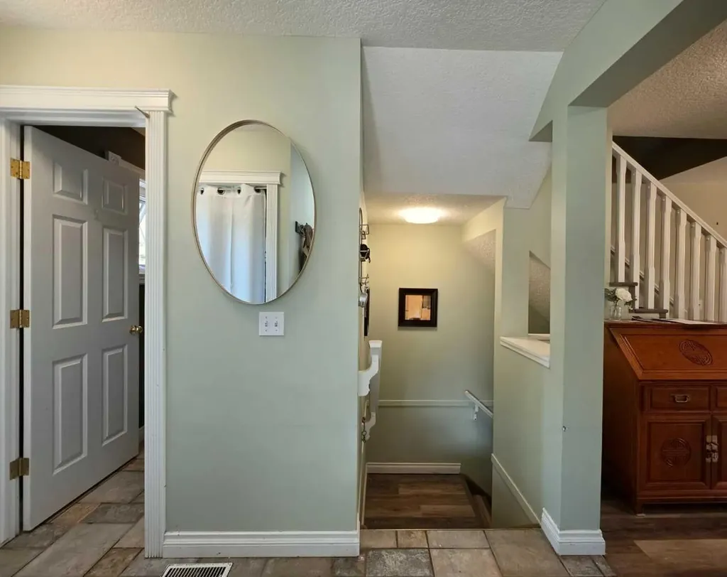 672 Killarney Glen Court SW Calgary AB T3E 7H4