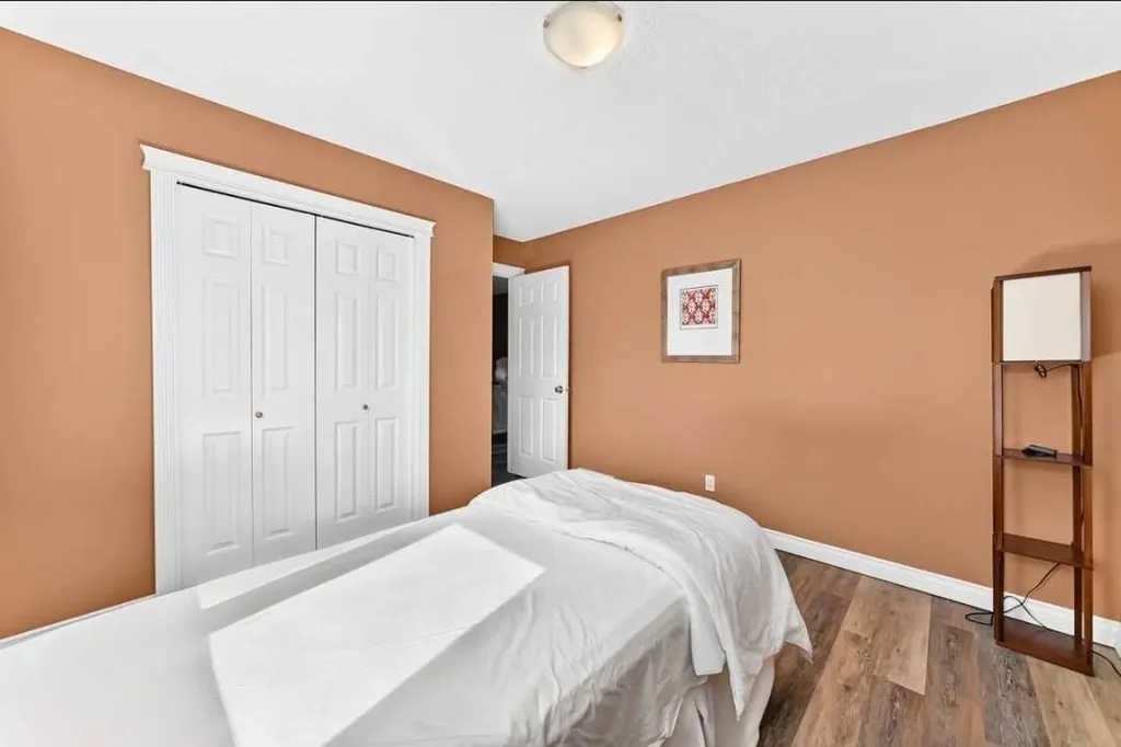 672 Killarney Glen Court SW Calgary AB T3E 7H4