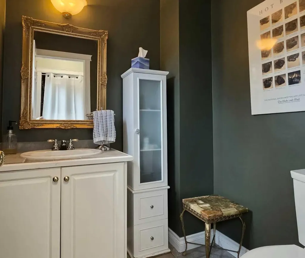 672 Killarney Glen Court SW Calgary AB T3E 7H4